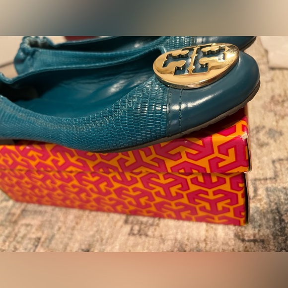 Tory Burch Serena Lizard Print Flats Color: Electric Eel size 8 - Picture 8 of 10
